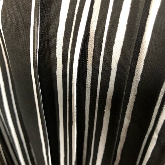 Banana Republic Black White Pleated Skirt Sz 4 NWT - Picture 3 of 7